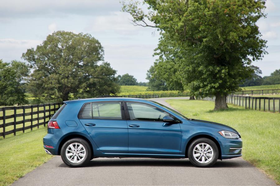  Volkswagen Golf TSI 5-Door (Typ 5G) 2017 года  (NA) (фото 13 из 47)